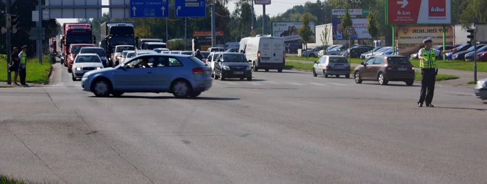 Dopravní policisté při soutěži o regulčíka roku řídili rušnou budějckou křižovatku.
