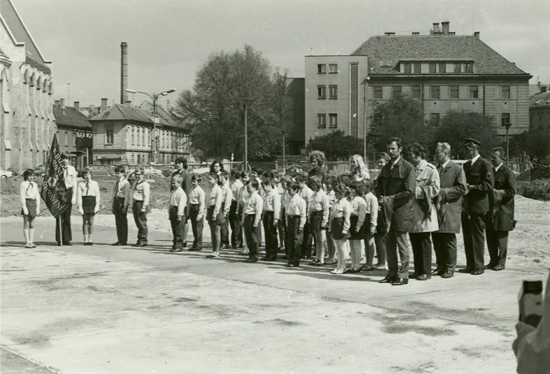Po „sametové revoluci“ v roce 1989 se nad Vladimírem Iljičem začala stahovat mračna.