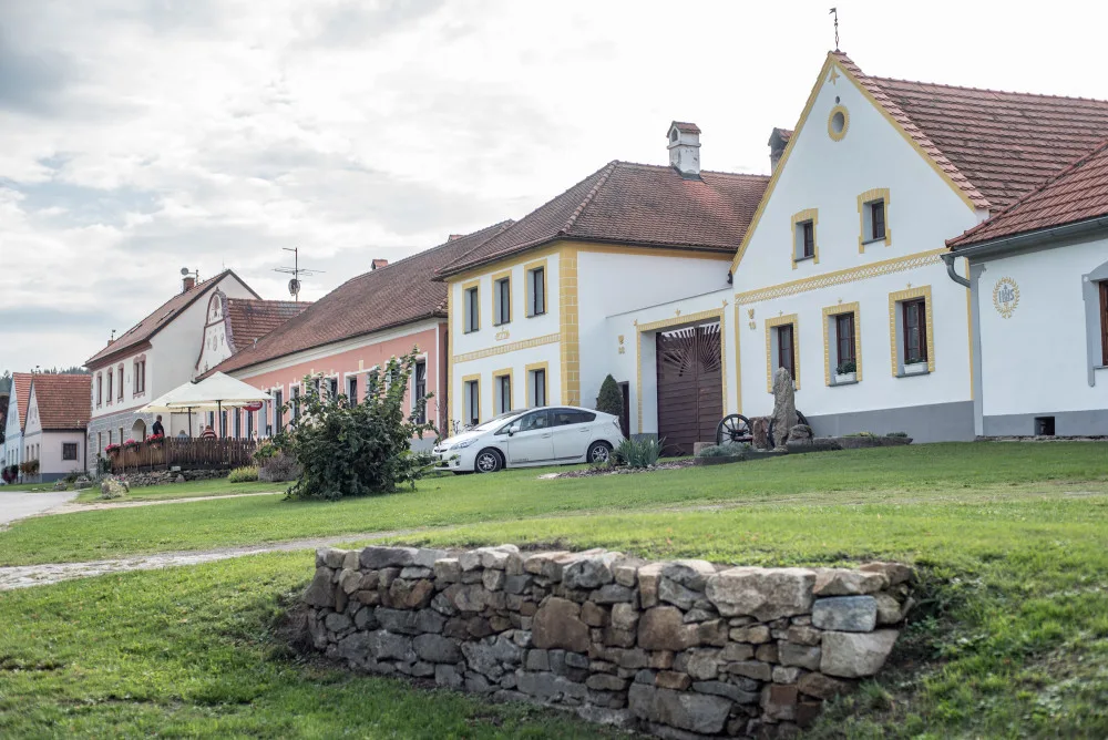 Obnovenou historickou kovárnu představily Holašovice u příležitosti dvacátého výročí zapsání obce na seznam památek Unesco.
