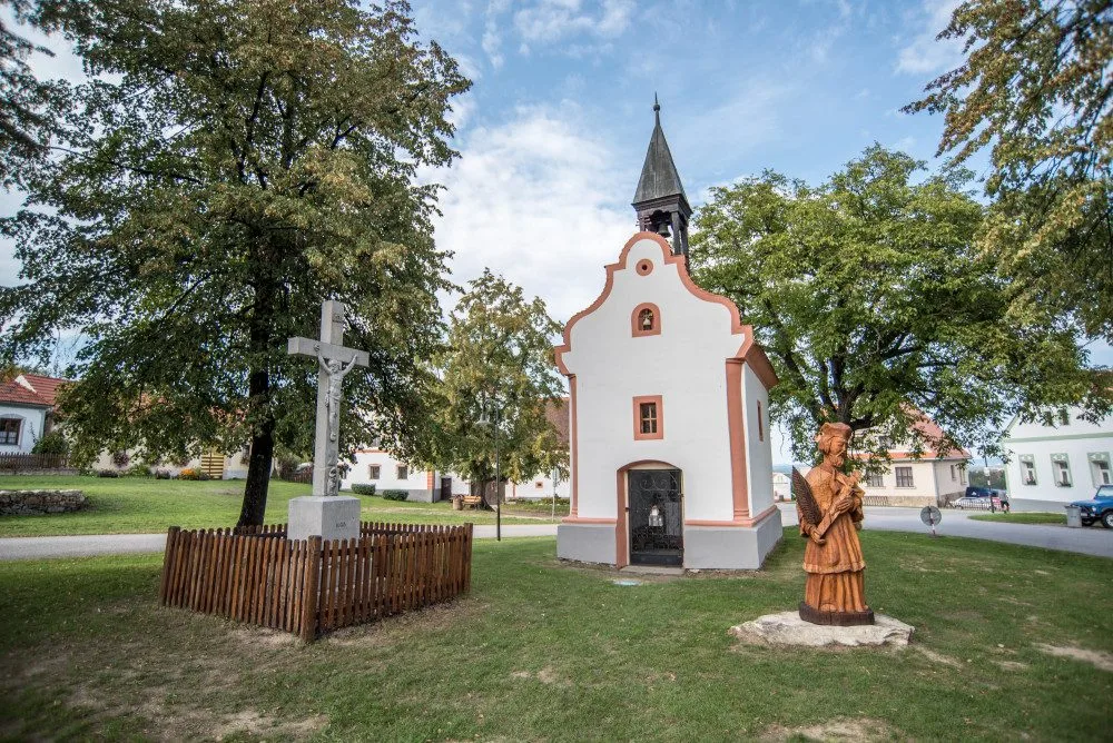 Obnovenou historickou kovárnu představily Holašovice u příležitosti dvacátého výročí zapsání obce na seznam památek Unesco.