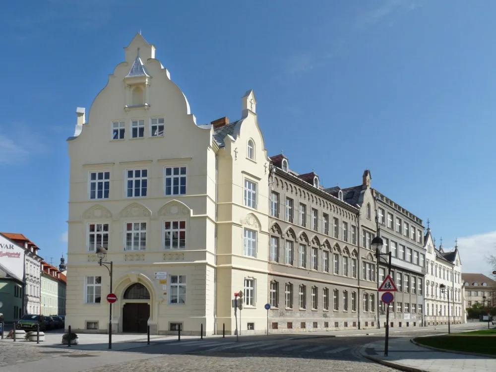 Biskupské gymnázium.