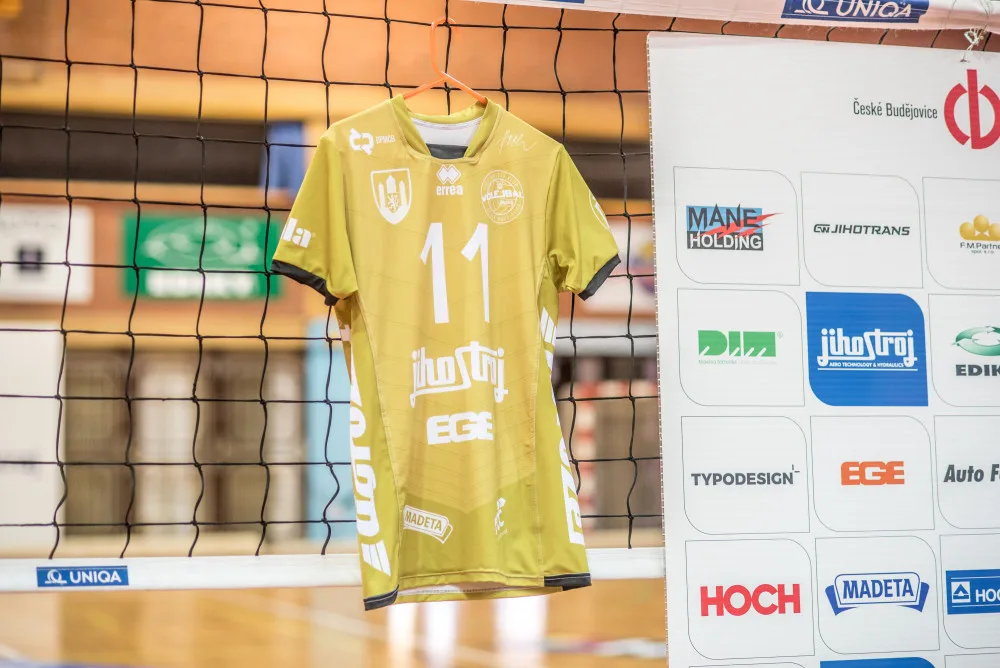 Vedení volejbalového klubu VK Jihostroj České Budějovice uspořádalo tradiční předsezonní tiskovou konferenci a odtajnilo cíle pro extraligovou sezonu. Představilo i dresy.