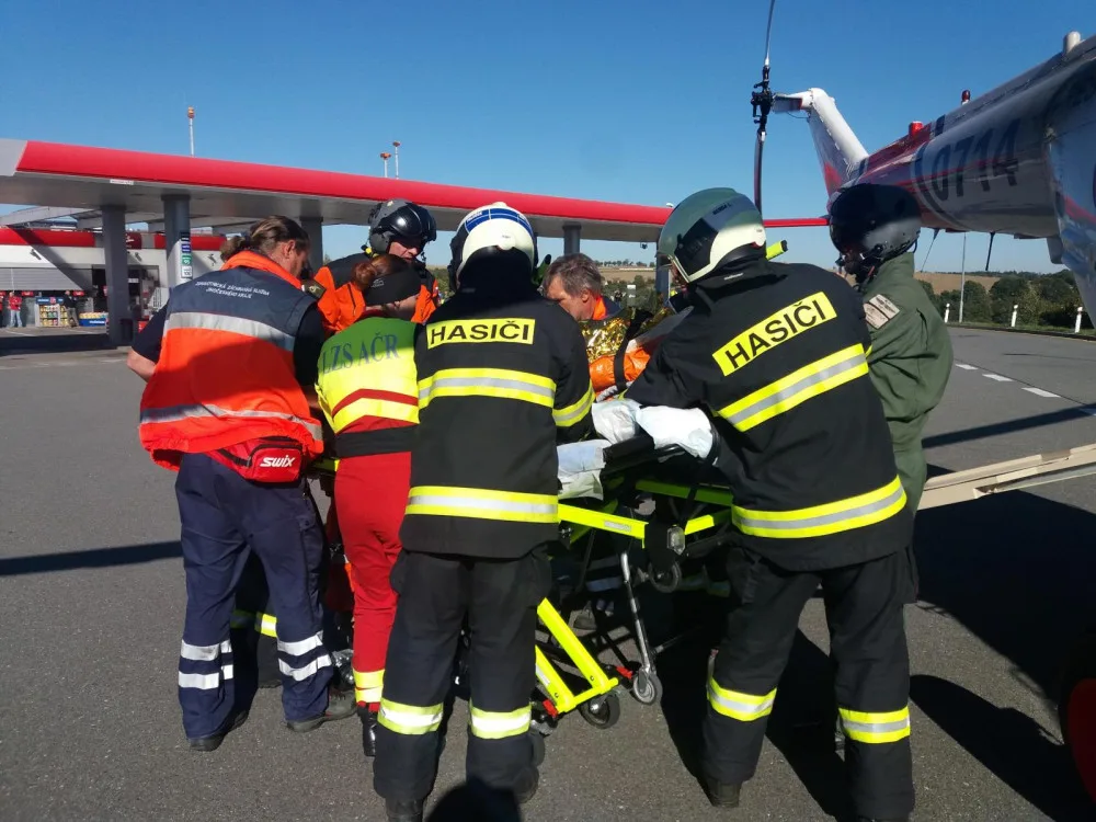 Táborští hasiči zasahovali u nehody tří aut na dálnici D3