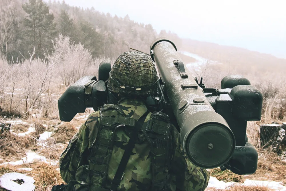 Operátoři protiletadlových raketových kompletů RBS-70 si zároveň prohloubili své znalosti v odborné přípravě.