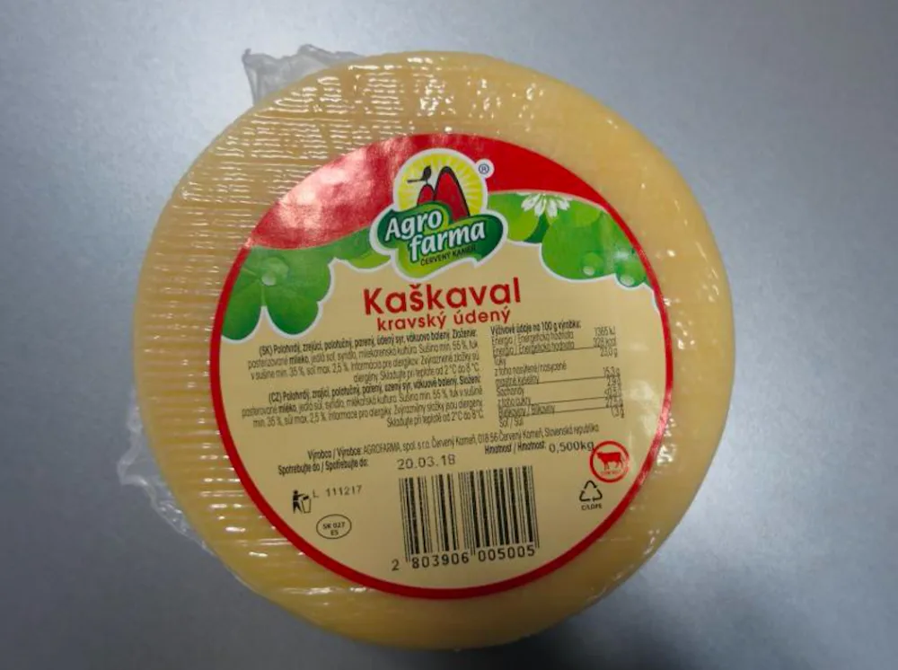 Sýr Kaškaval kravský udený z budějckého Makra jako jediný kontrolou neprošel.
