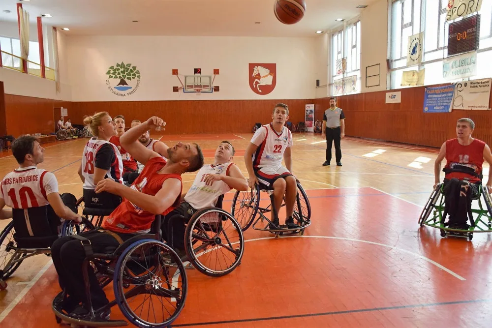 Basketbaloví Tigers na vozíku.