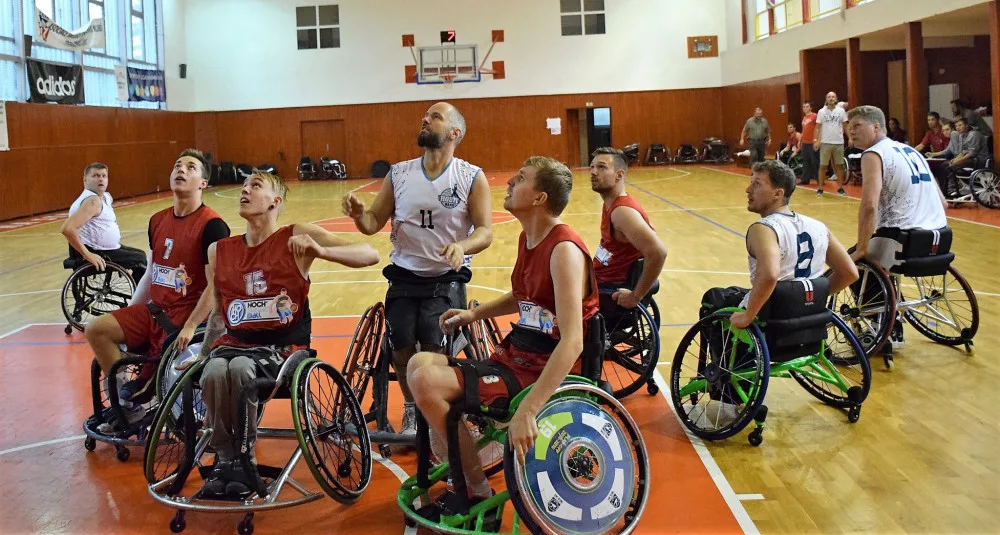 Basketbaloví Tigers na vozíku.
