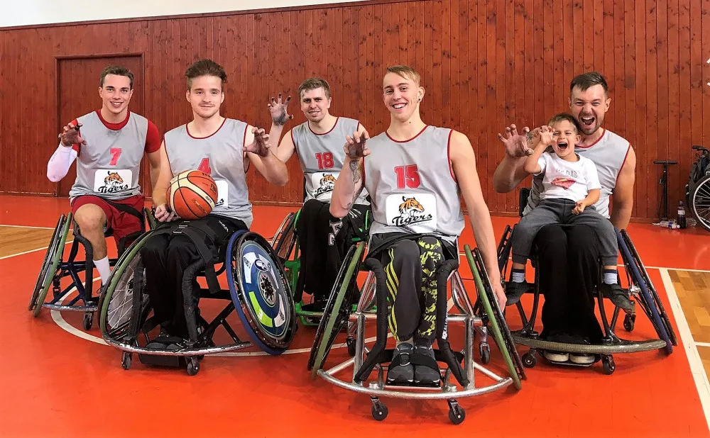 Basketbaloví Tigers na vozíku.