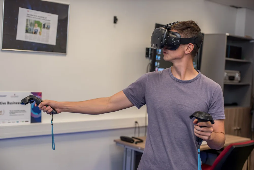 Virtuální realita jako pomocník manažerů i léčba strachu z pavouků nebo výšek.
