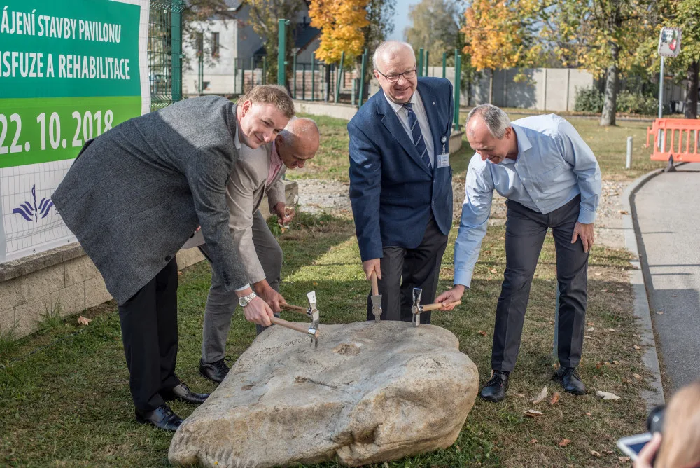 Budějcká nemocnice zahájila stavbu nového pavilonu transfuze a rehabilitace, ale i prádelny