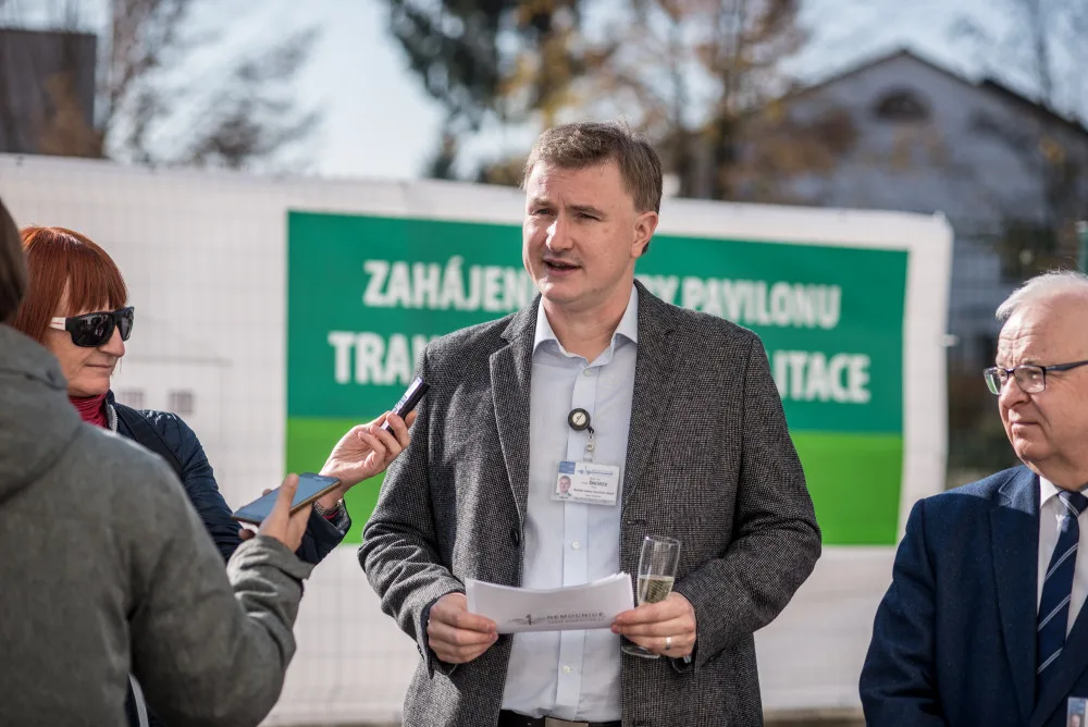 Budějcká nemocnice zahájila stavbu nového pavilonu transfuze a rehabilitace, ale i prádelny