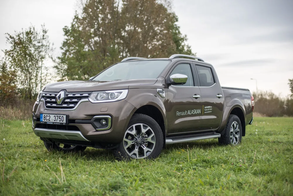 Dělník i výletník. Terénní pick-up Alaskan nabízí za bezkonkurenční cenu skvělé jízdní vlastnosti.