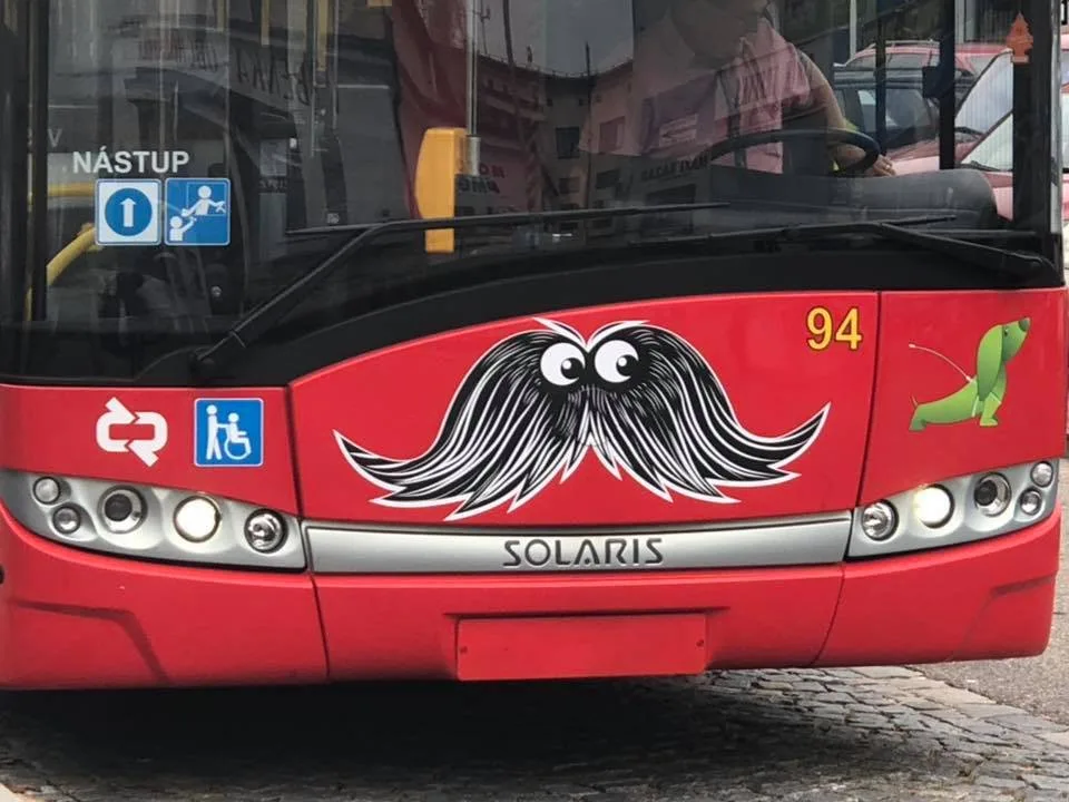 Budějcká MHD jezdí s knírem.