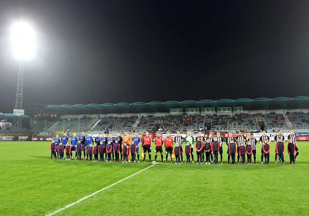 Nástup obou mužstev ve šlágru 14. kola Fortuna národní ligy sledovaly více než dvě tisícovky diváků