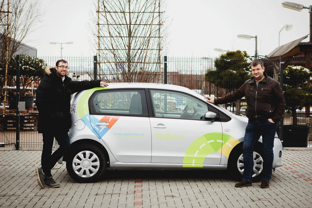 Budějce mají carsharing, ke kterému stačí pouze registrace na mobilu