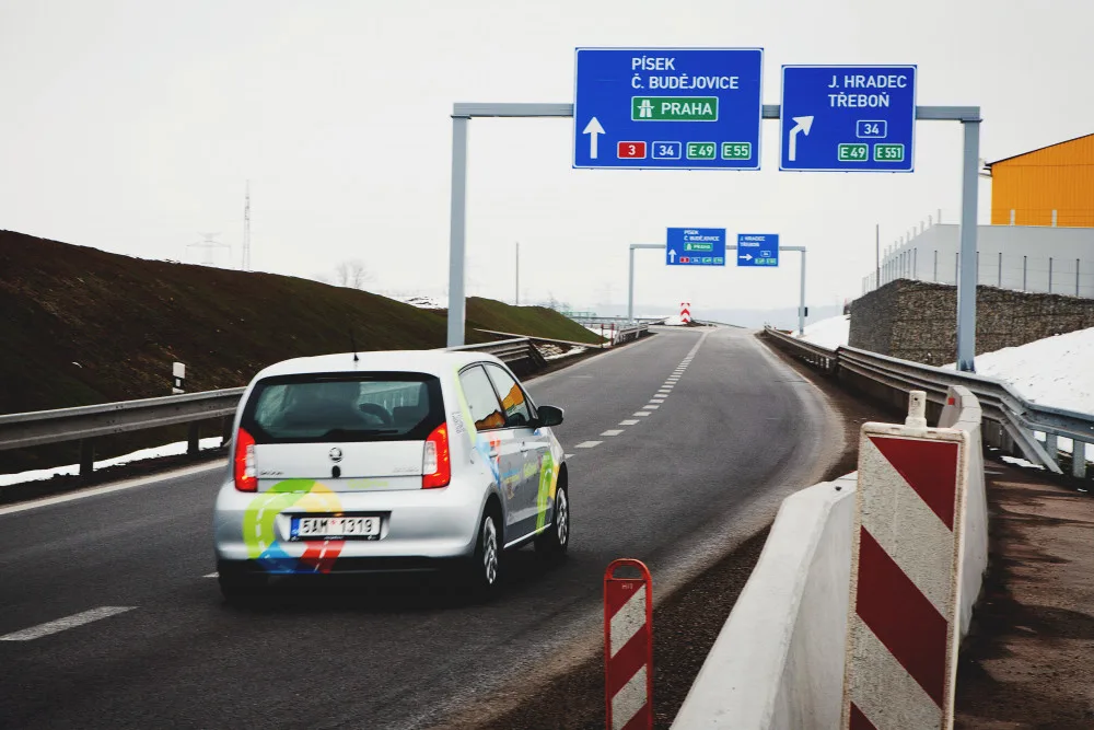 Budějce mají carsharing, ke kterému stačí pouze registrace na mobilu