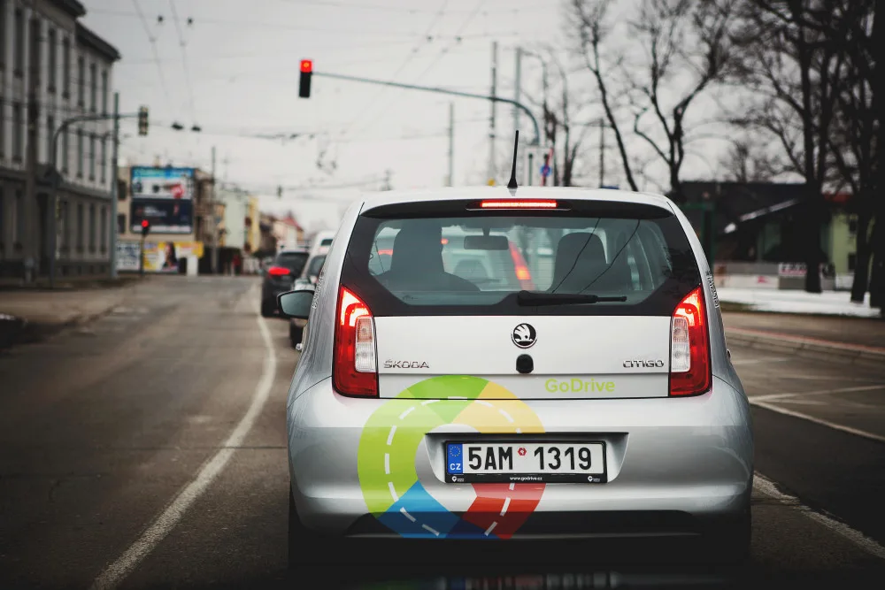 Budějce mají carsharing, ke kterému stačí pouze registrace na mobilu