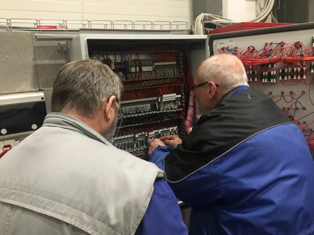 Kontrola elektronické řídíci jednotky během uvadeni do provozu