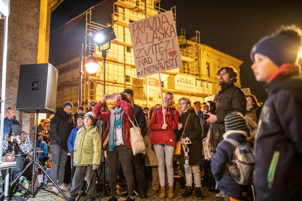 I v Budějcích si lidé připomněli Den boje za svobodu a demokracii