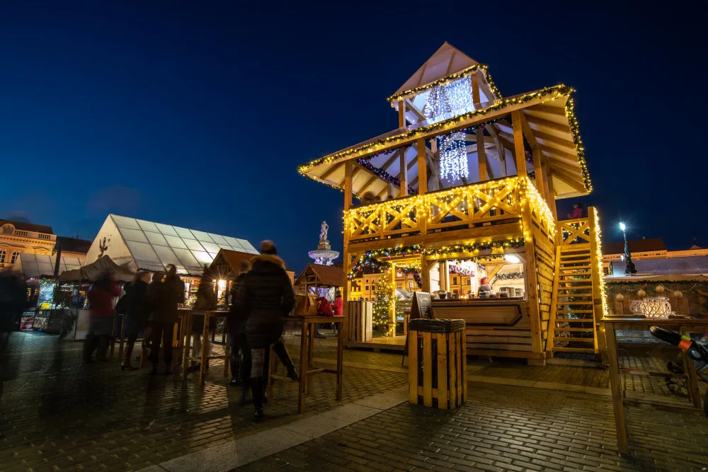Novinkou letošního ročníku je vyhlídková věž, která vyrostla vedle kluziště.