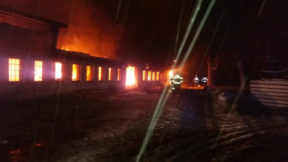 Hasiči likvidovali požár truhlárny na Strakonicku. Škoda jde do desítek milionů korun