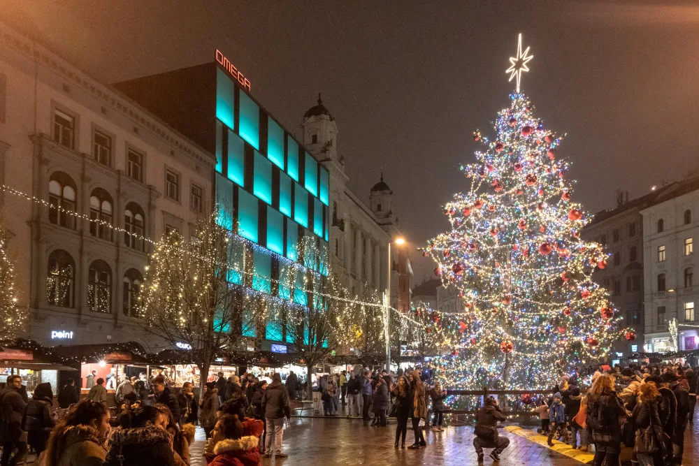 Vánoční strom na náměstí Svobody