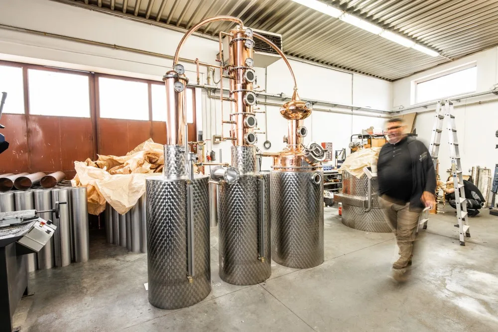 Prodal dům, skončil v práci a začal vyrábět gin. Robert Urbánek si tvrdou prací plní svůj sen