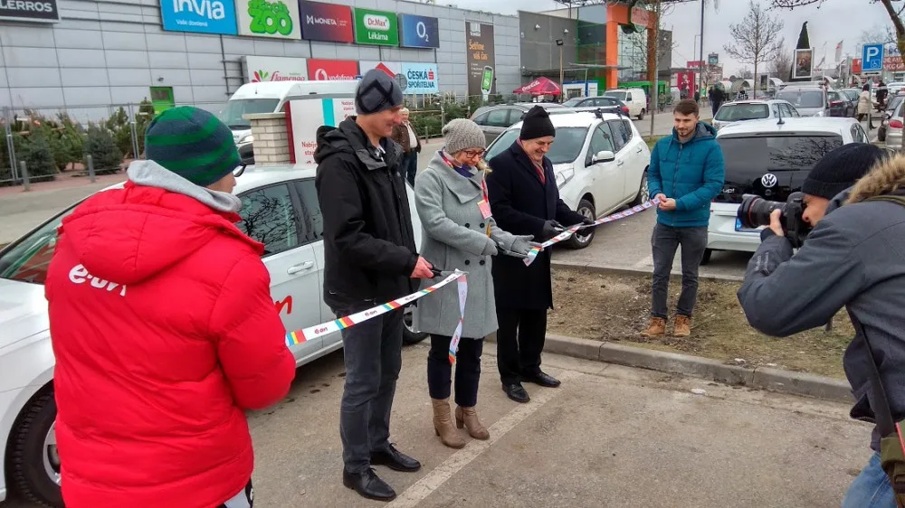 U Globusu ode dneška funguje první dobíječka pro elektromobily v Budějcích