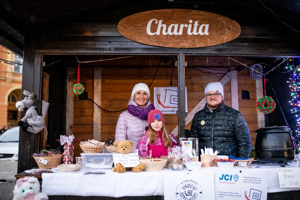 Ochutnejte polévku od JCI South Bohemia. Koupí podpoříte budějcké Auticentrum