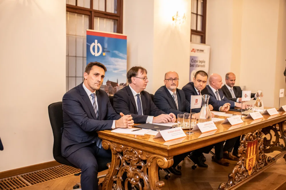 Smlouva je podepsaná. Teplo do Budějc bude posílat Temelín, stavba horkovodu začne na jaře