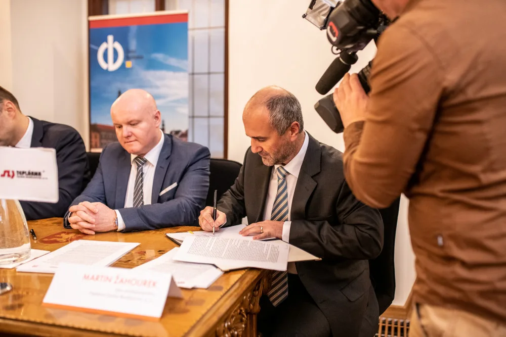 Smlouva je podepsaná. Teplo do Budějc bude posílat Temelín, stavba horkovodu začne na jaře