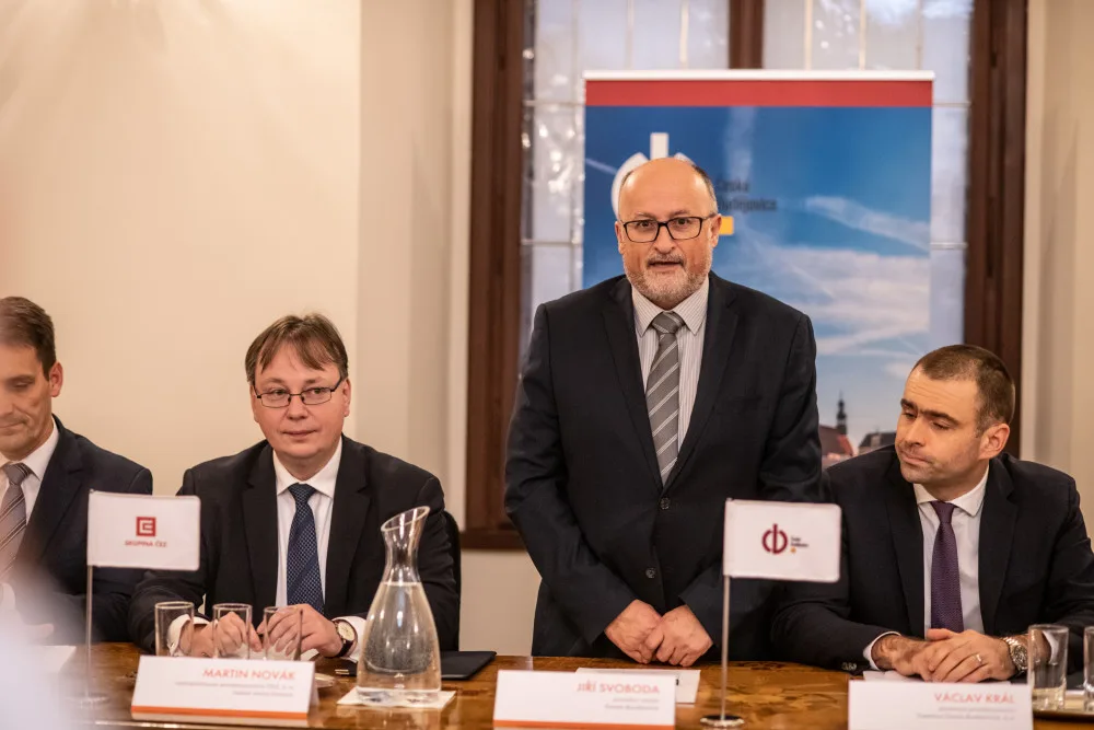 Smlouva je podepsaná. Teplo do Budějc bude posílat Temelín, stavba horkovodu začne na jaře