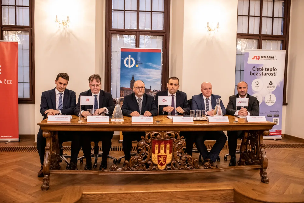 Smlouva je podepsaná. Teplo do Budějc bude posílat Temelín, stavba horkovodu začne na jaře