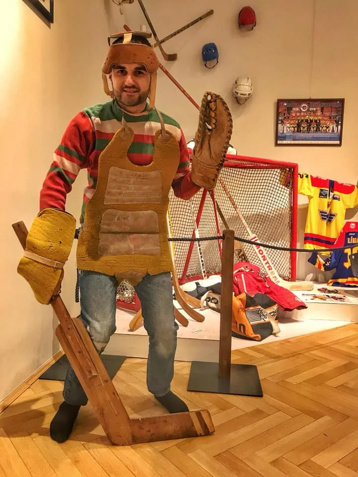 Milan Džuba se učí bruslit.