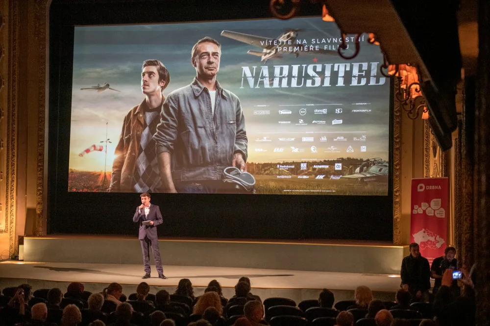 Film Narušitel se chystá do kin, na premiéru přišly největší hvězdy českého hereckého nebe.