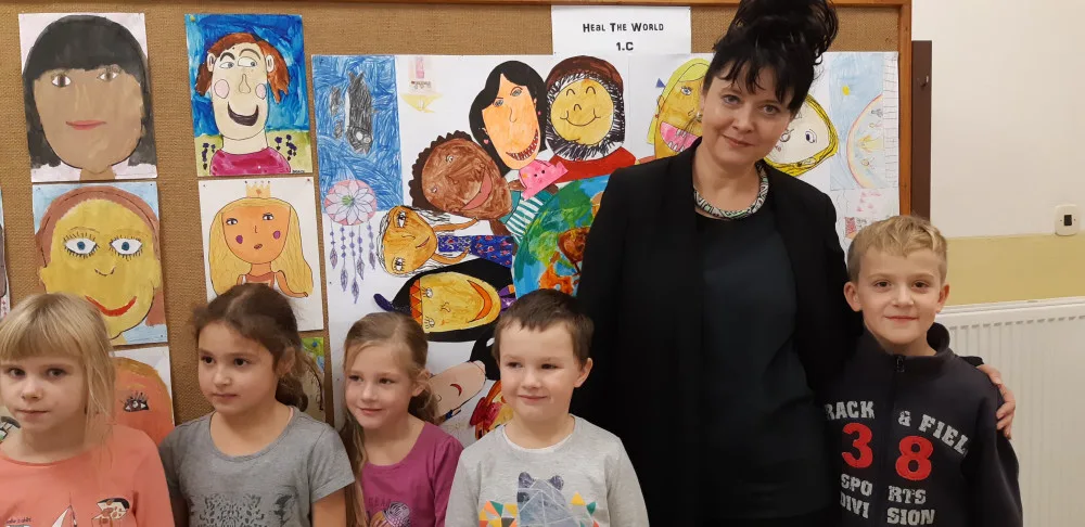 Žáci rudolfovské základy malují pro UNICEF
