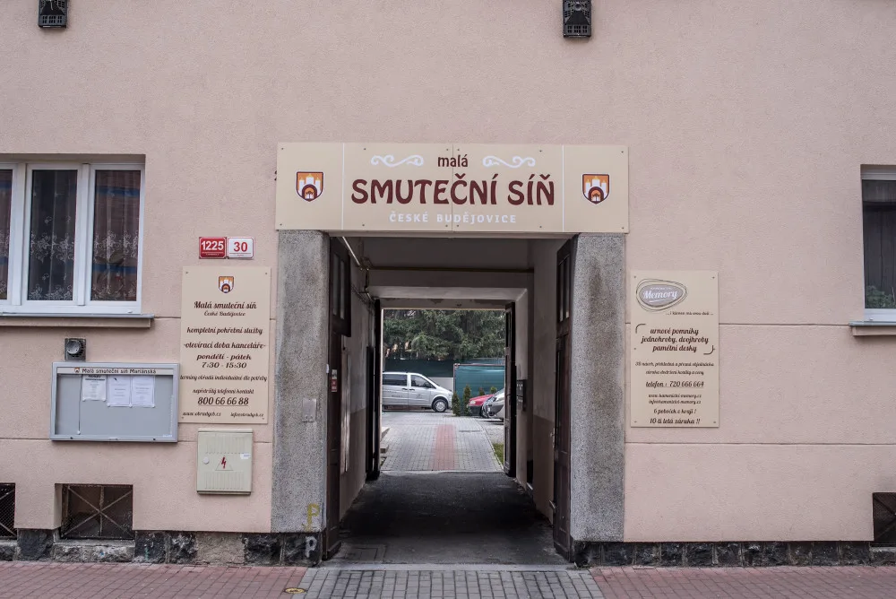 Majitel pohřební služby Memory: Dáváme pozůstalým možnost volby. Mohou si vybrat místo posledního rozloučení i krematorium