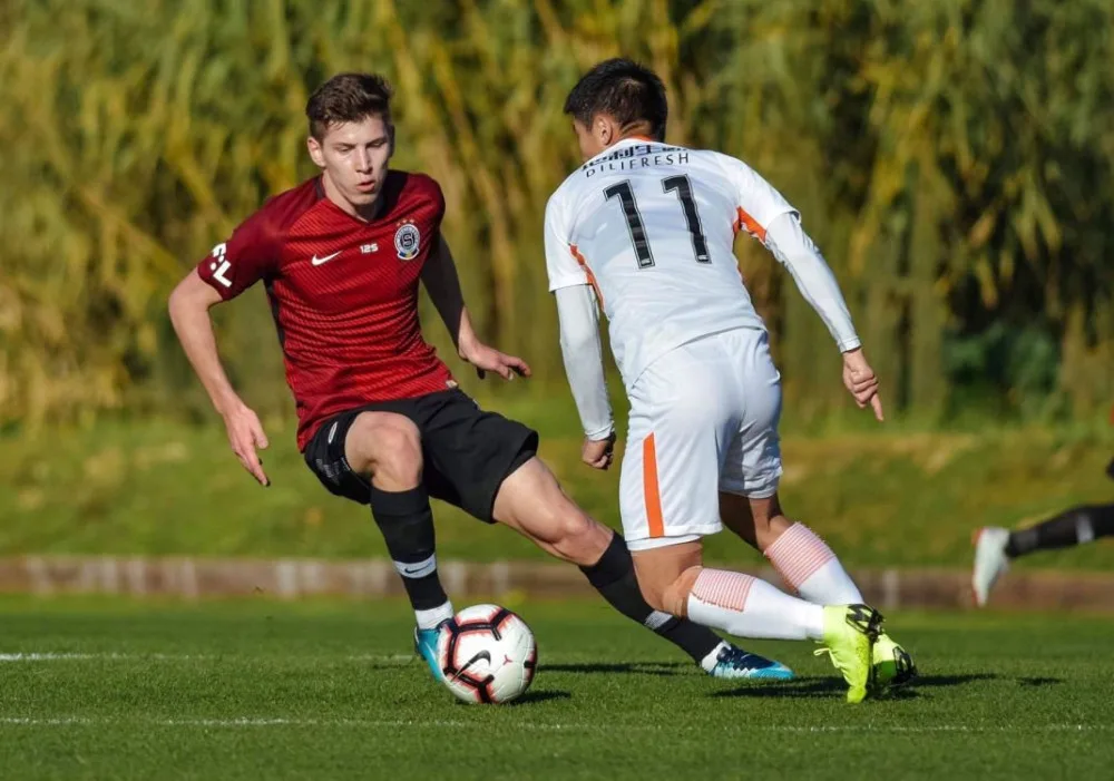 Středovou řadu Dynama posílí Daniel Mareček