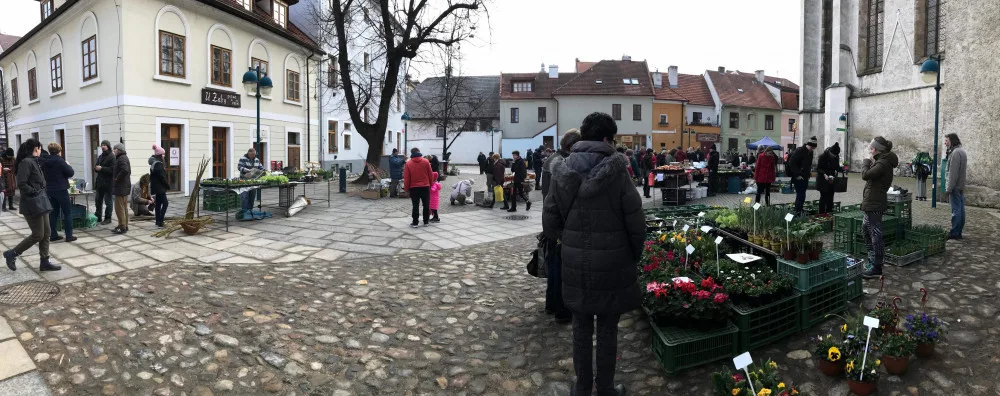Trhy na Piaristickém náměstí