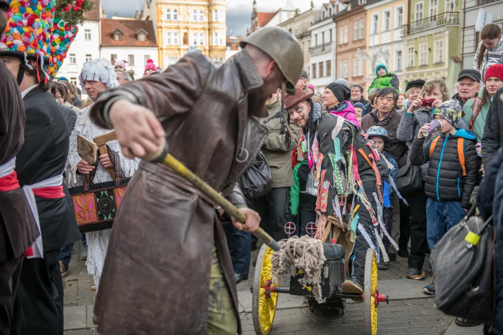Budějckým náměstím prošel masopustní průvod
