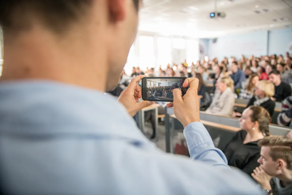 Na Jihočeské univerzitě se debatovalo o euru. Přednáška trhla návštěvnický rekord