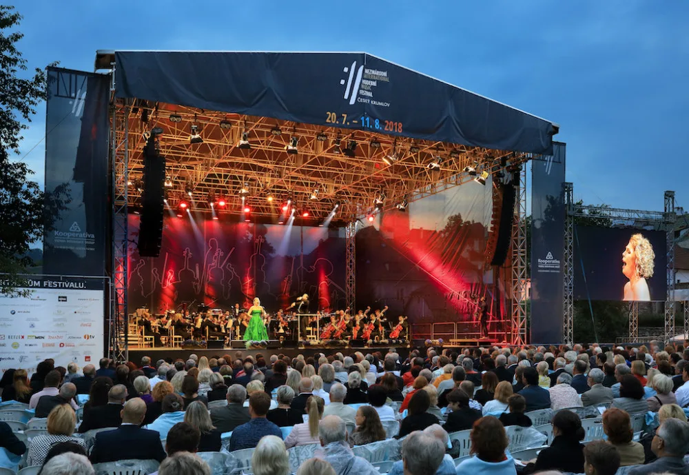Mezinárodní hudební festival láká do Krumlova na moderní gospely, slavné operní árie nebo keltskou hudbu