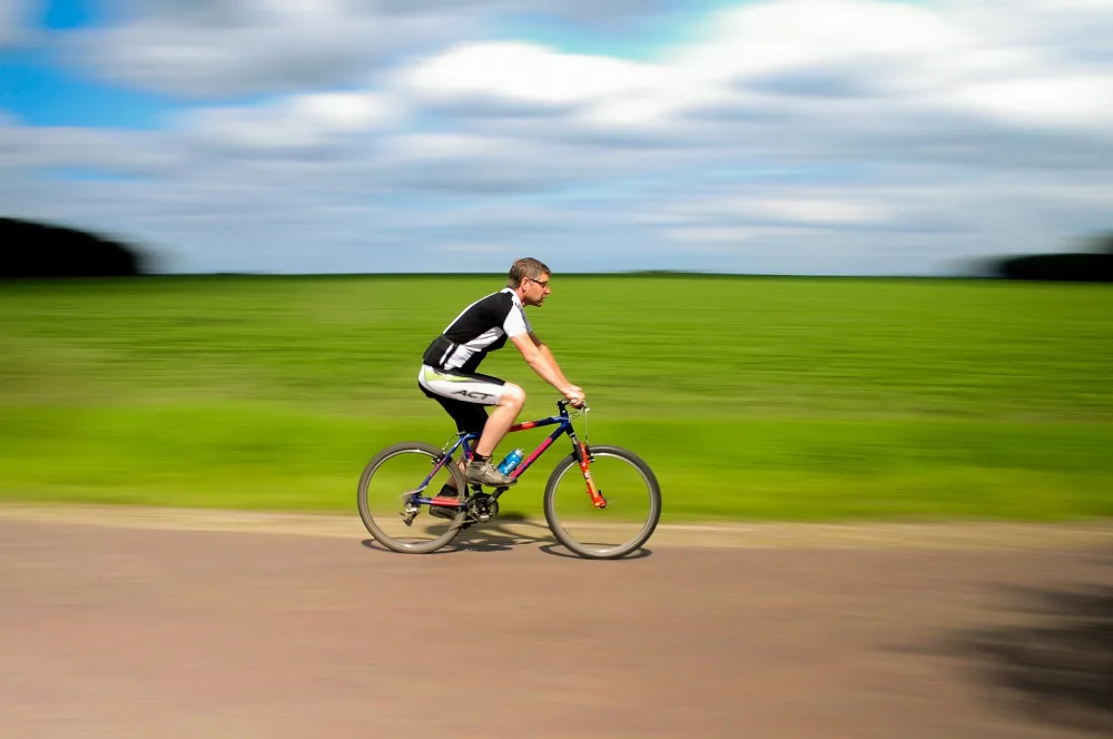 Cyklistická sezóna začala: Bez přilby ani ránu!