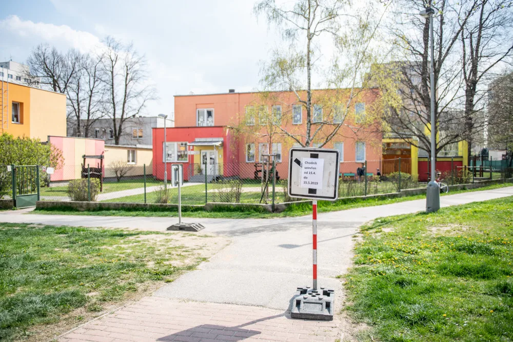 Město opraví chodníky v Dlouhé ulici. Opravy vyjdou na 635 tisíc korun