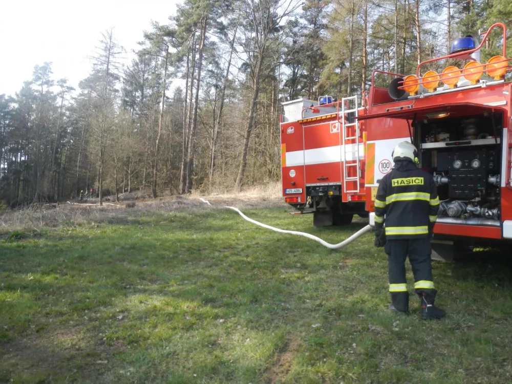 Přibývá požárů v přírodním prostředí, duben je extrémní