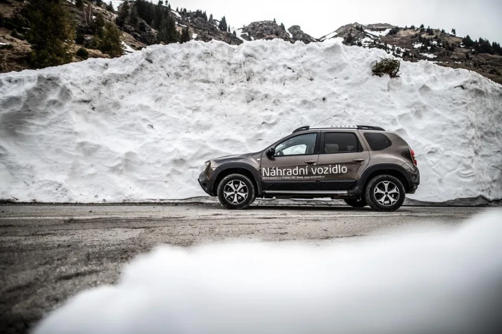 SUV nebylo nikdy dostupnější. Duster obstál na jihočeských silnicích i v rumunských horách.
