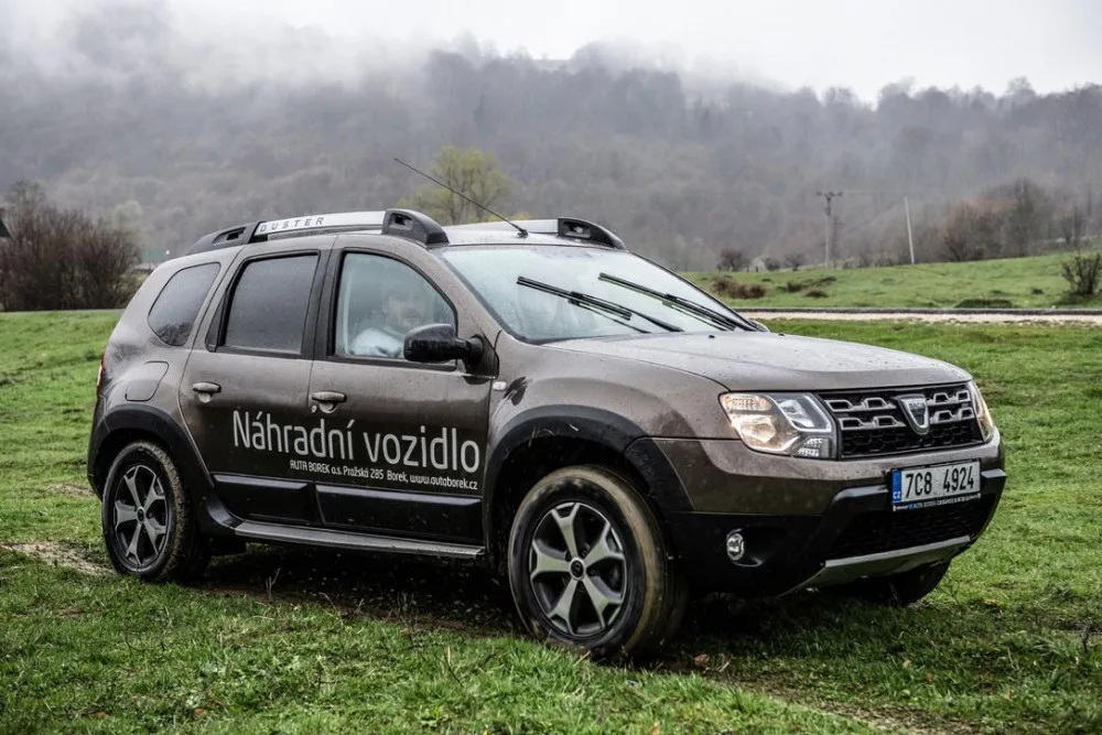 SUV nebylo nikdy dostupnější. Duster obstál na jihočeských silnicích i v rumunských horách.
