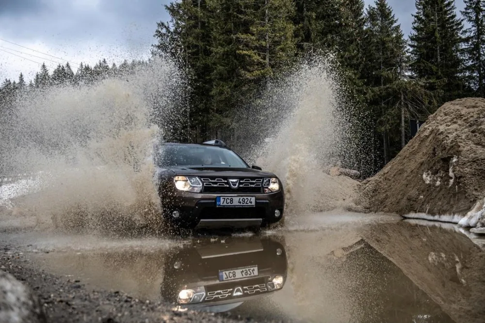 SUV nebylo nikdy dostupnější. Duster obstál na jihočeských silnicích i v rumunských horách.