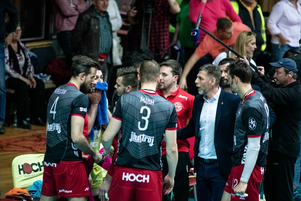 Tři tisíce fanoušků hnaly Jihostroj za titulem. Volejbalisté po dvou letech vrátili titul na domácí půdu