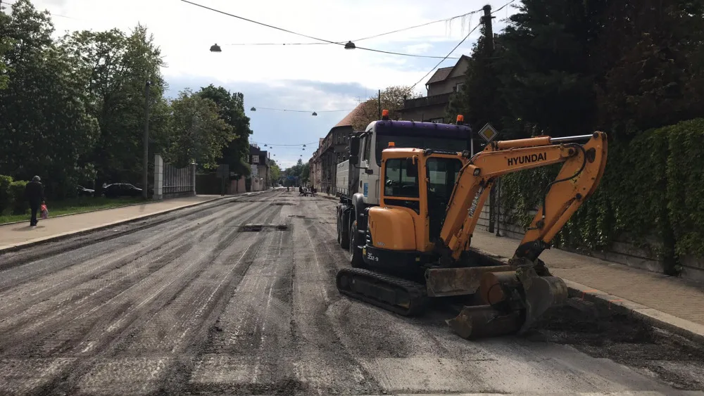 Mánesova ulice už je vyfrézovaná.